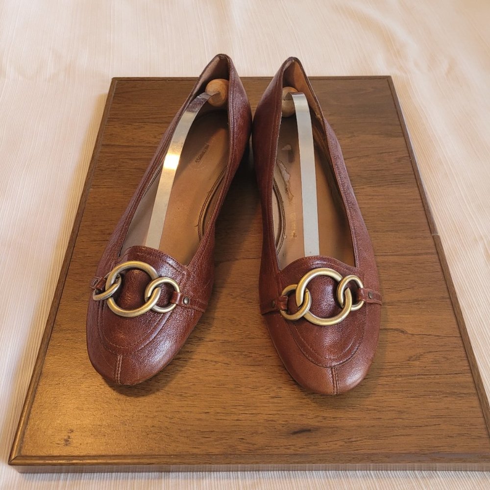Talbots leather flats with chain detail across vamp. EEUC Size  10M